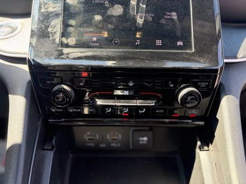 Used 2024 Jeep Grand Cherokee L Laredo AWD/4WD image 12