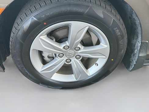 Used 2018 Honda Odyssey EX image 11