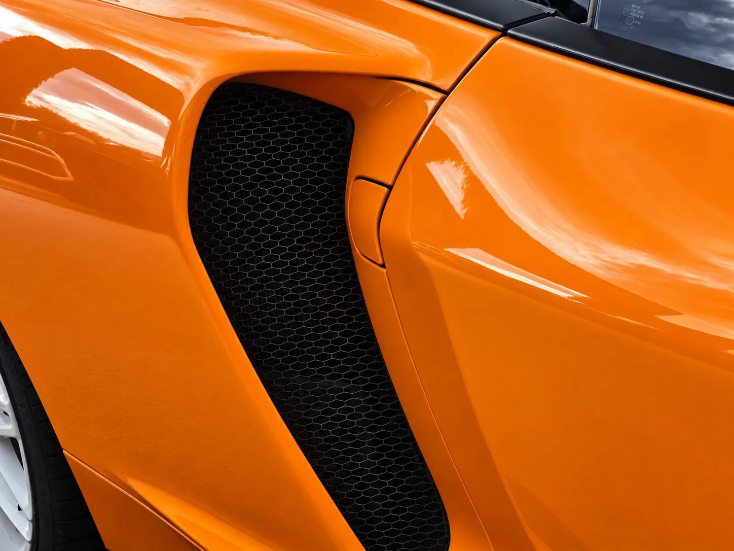 Used 2023 McLaren GT RWD image 18