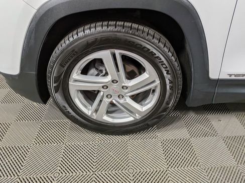 Used 2020 GMC Terrain SLE w/ Driver Convenience Package FWD image 33