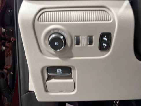 Used 2024 Jeep Wagoneer Series II w/ Flexible Seating Group image 23