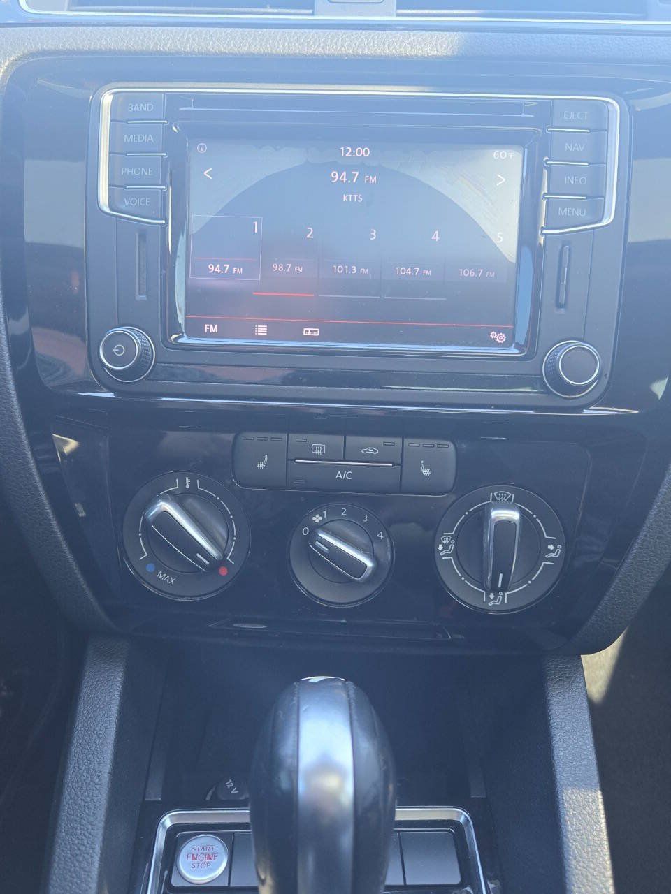 Used 2016 Volkswagen Jetta SEL w/ Lighting Package FWD image 5
