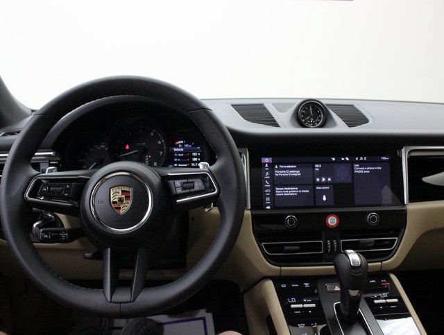 Used 2024 Porsche Macan AWD/4WD image 31