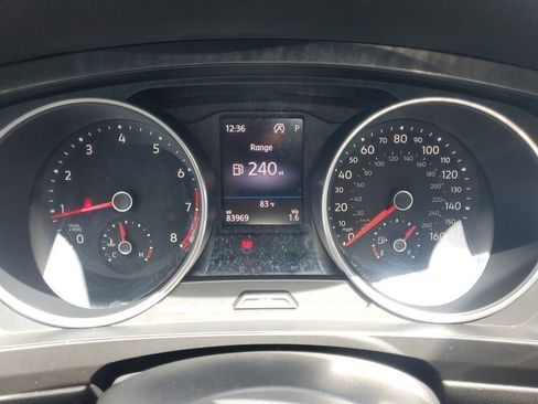 Used 2018 Volkswagen Tiguan SE image 24