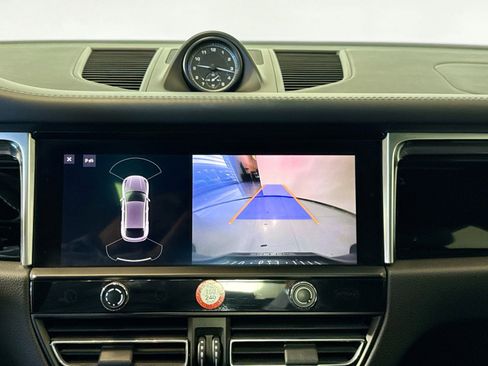 Certified 2022 Porsche Macan image 18