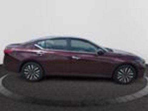 Used 2025 Nissan Altima 2.5 SV FWD image 4