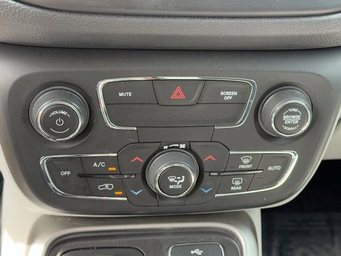 Used 2018 Jeep Compass Latitude w/ Popular Equipment Group image 24