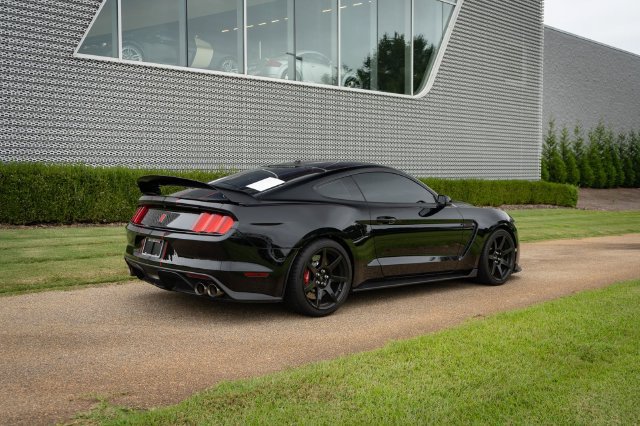 Used 2018 Ford Mustang Shelby GT350R w/ GT350R Equipment Group 920A RWD image 16