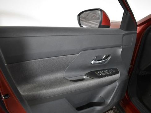 Certified 2025 Nissan Kicks SV w/ SV Premium Package AWD/4WD image 7