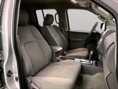 Used 2015 Nissan Frontier SV image 7