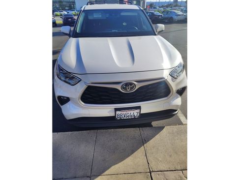 Certified 2020 Toyota Highlander LE AWD/4WD image 2