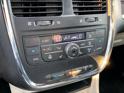 Used 2019 Dodge Grand Caravan SXT w/ Driver Convenience Group FWD image 32