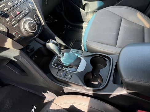 Used 2017 Hyundai Santa Fe FWD image 13