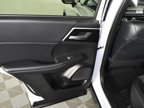 Used 2024 Mitsubishi Outlander SE image 45