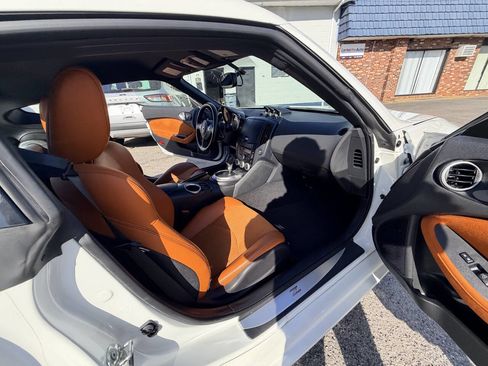 Used 2012 Nissan 370Z Touring RWD image 17