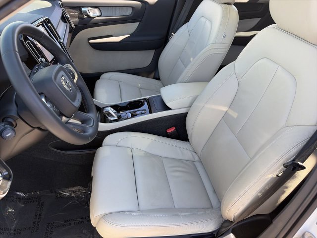 Used 2024 Volvo XC40 B5 Plus w/ Protection Package Premier AWD/4WD image 19