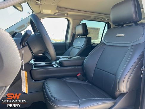 New 2025 Ford Expedition Platinum w/ Driver's Package image 18