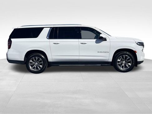 Used 2021 Chevrolet Suburban LT image 2