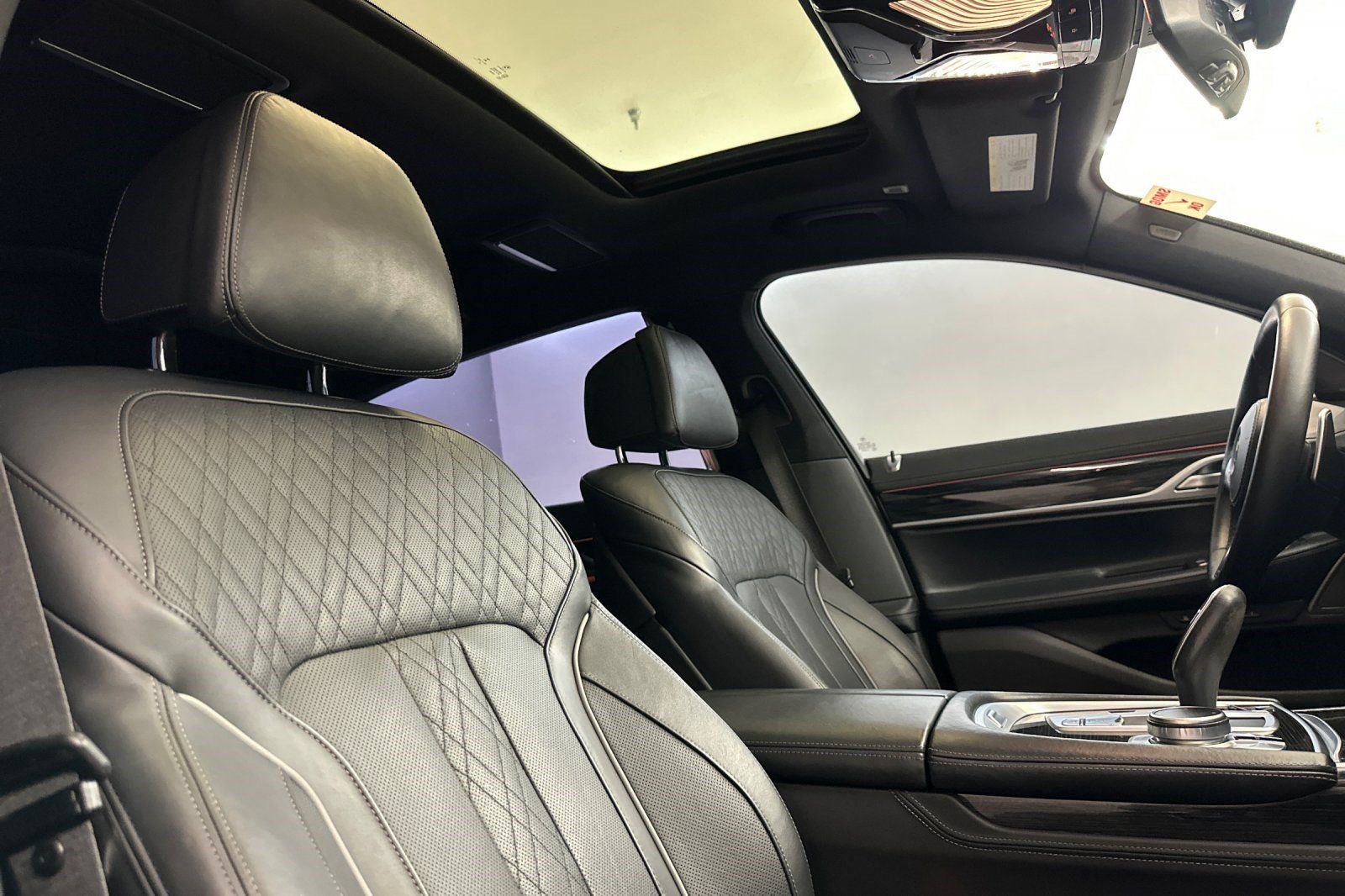 Used 2022 BMW 740i w/ M Sport Package RWD image 34
