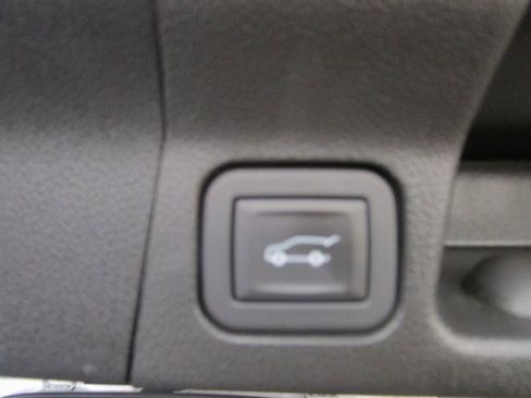 Certified 2023 GMC Acadia SLE w/ Driver Convenience Package image 20