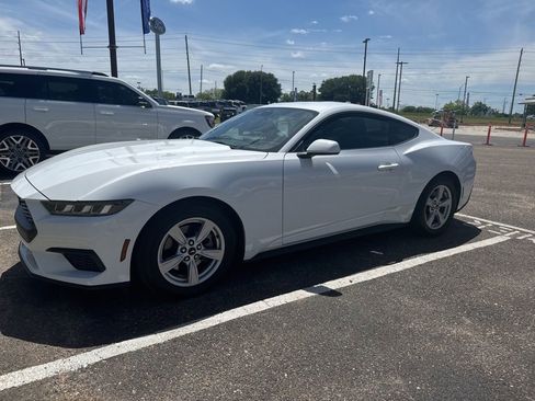 Used 2024 Ford Mustang Coupe image 5