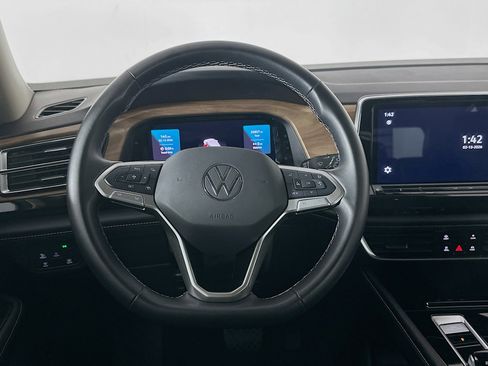 Used 2025 Volkswagen Atlas SE image 18
