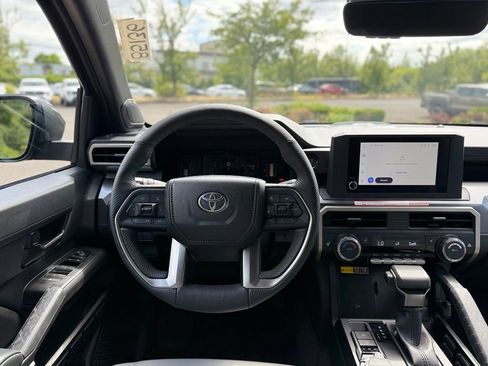 Certified 2025 Toyota Tacoma SR5 AWD/4WD image 24