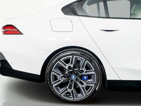 Used 2025 BMW i5 xDrive40 w/ M Sport Package image 10