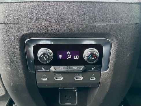 Used 2023 GMC Yukon Denali Ultimate AWD/4WD image 18