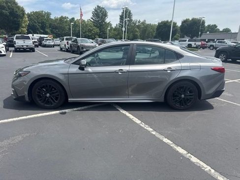 Used 2025 Toyota Camry SE FWD image 8