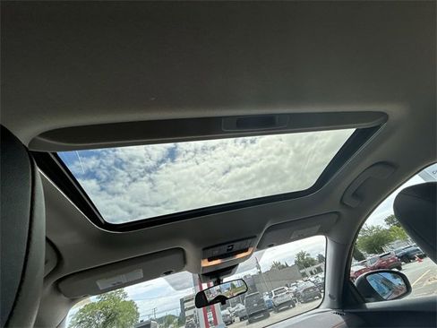 Certified 2024 Nissan Sentra SR w/ SR Premium Package image 24