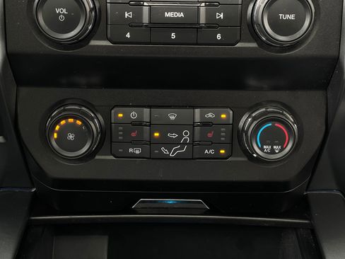 Used 2022 Ford F250 XLT w/ XLT Premium Package AWD/4WD image 23