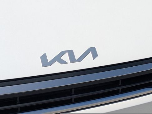 New 2025 Kia K4 LX image 11
