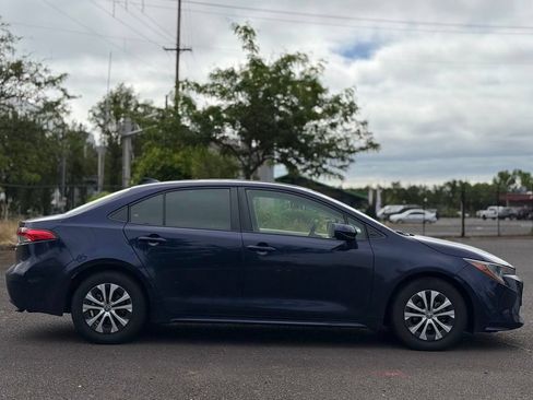 Used 2022 Toyota Corolla LE FWD image 6