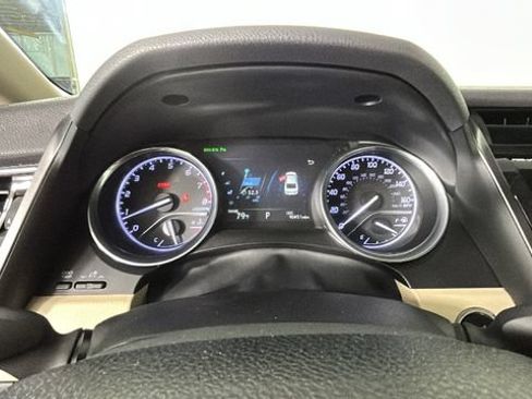 Used 2018 Toyota Camry XLE FWD image 17