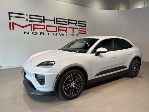 Used 2025 Porsche Macan 4 Electric image 9