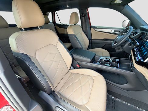 Used 2024 Volkswagen Atlas Cross Sport SE w/ Panoramic Sunroof Package FWD image 14