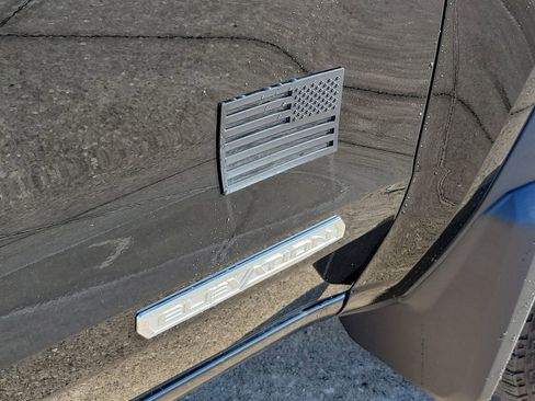 Used 2023 GMC Canyon Elevation w/ Elevation Premium Package image 9