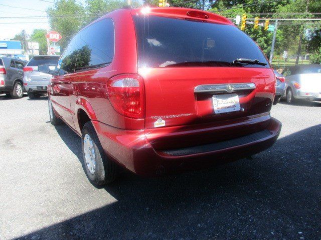 Used 2002 Chrysler Town & Country LX FWD image 6