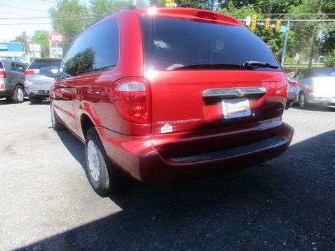 Used 2002 Chrysler Town & Country LX FWD image 6
