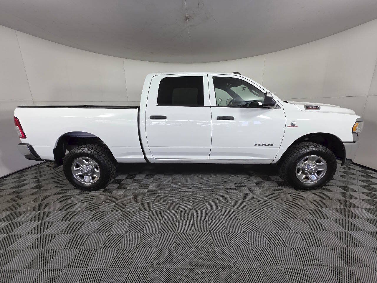Used 2022 RAM 2500 Tradesman w/ Chrome Appearance Group AWD/4WD image 9