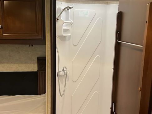 Used 2013 Ford E-450 and Econoline 450 Super Duty w/ Motorhome Prep Pkg image 34