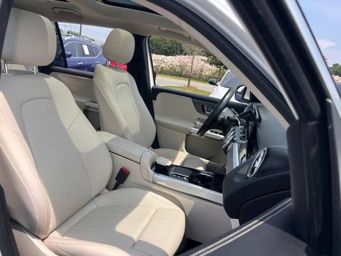 Used 2021 Mercedes-Benz GLB 250 w/ Premium Package image 28