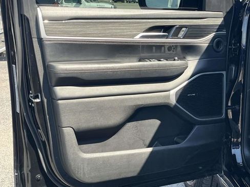 Used 2022 Jeep Wagoneer Series II RWD image 12