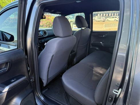 Used 2019 Toyota Tacoma TRD Sport AWD/4WD image 17