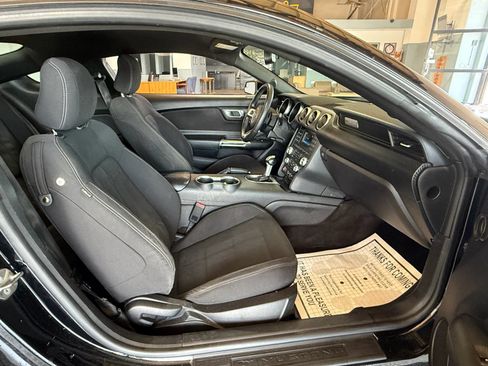 Used 2018 Ford Mustang Coupe w/ Black Accent Pkg RWD image 11
