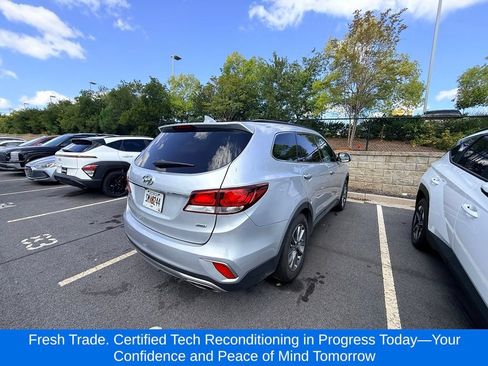 Used 2017 Hyundai Santa Fe SE AWD/4WD image 4