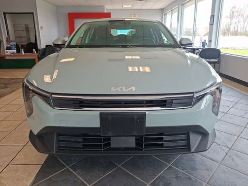 Used 2025 Kia K4 FWD image 2