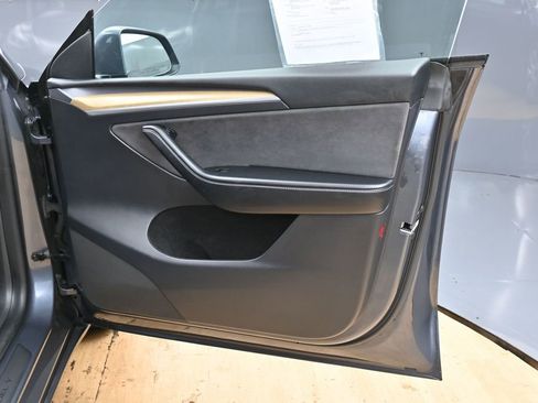Used 2023 Tesla Model Y Long Range AWD/4WD image 40