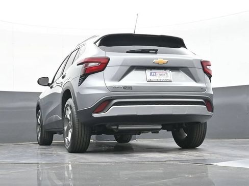 New 2026 Chevrolet Trax LT w/ Driver Confidence Package FWD image 38